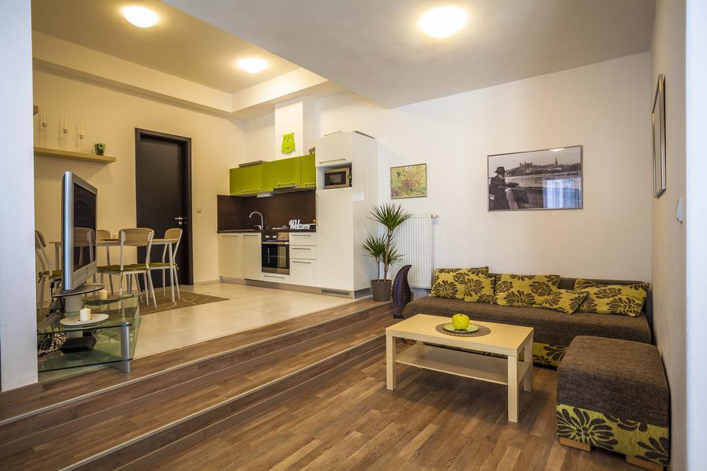 Stay In City Apartment Bastova Bratislava Exterior foto